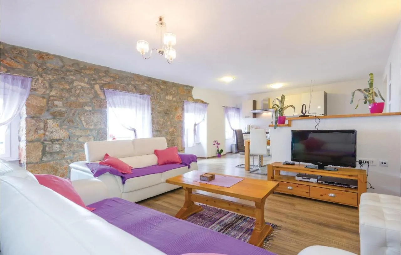 Hébergement de vacances Cozy Home In Medveja With Outdoor Swimming Pool